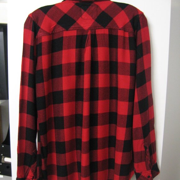 Rails Hunter Classic Red and Black Plaid Button Down Shirt Size L - Picture 2 of 3